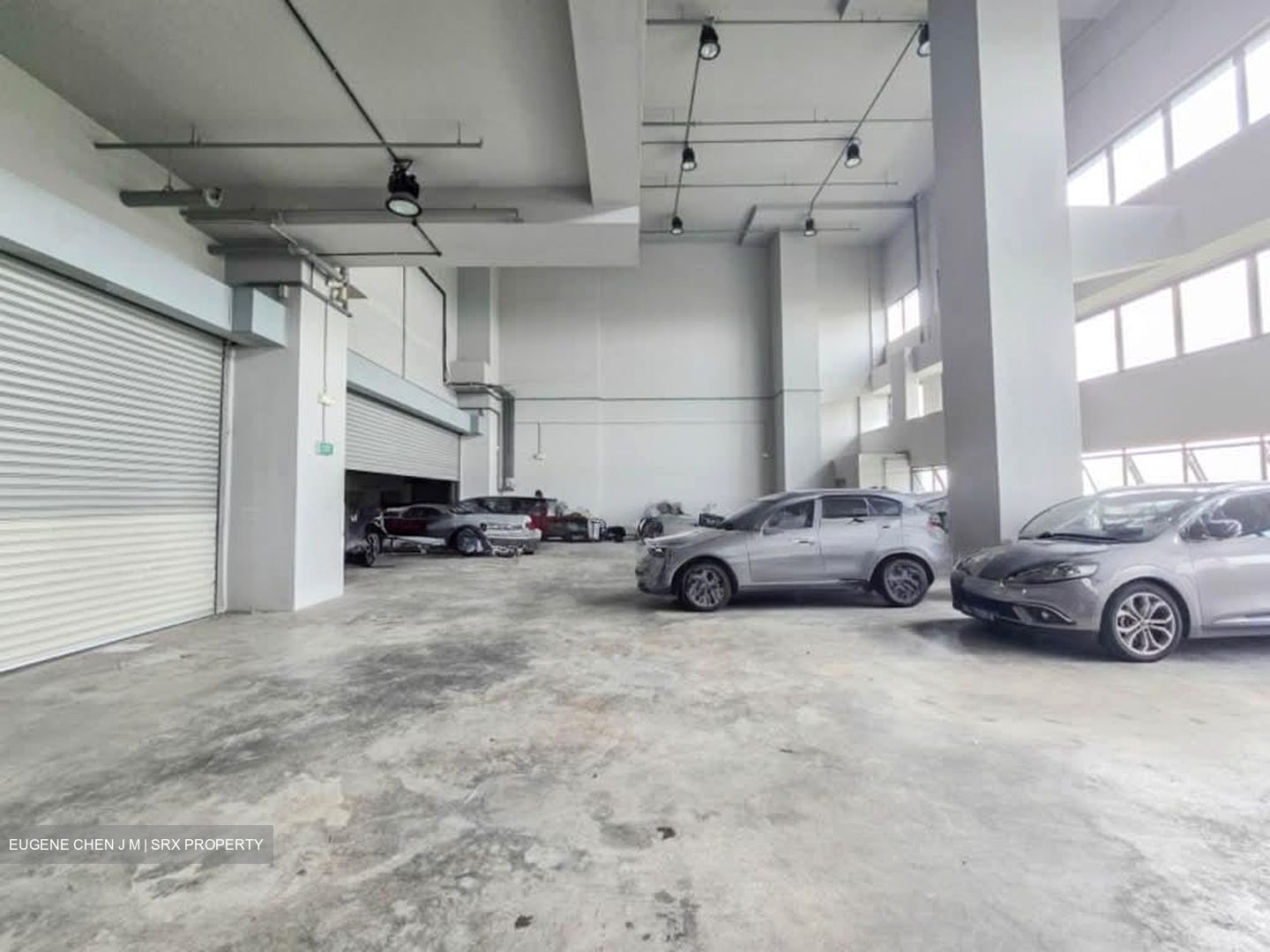 Carros Centre (D25), Factory #527960081